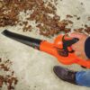 Souffleur sans fil BLACK+DECKER GWC1820PC - 18V avec batterie 2 Ah et chargeur – Image 2