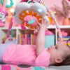 DISNEY BABY Tapis d'éveil Minnie My Best Friend, Musique et Lumieres, Arche de jeu avec 6 jouets – Image 5