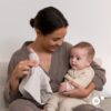 doomoo Doudou Bébé You&Me - Doudou Réversible et Réconfortant - Fourni avec 2 Corps pour Transporter l'Odeur du Parent, Beige – Image 5