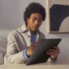 Apple - iPad Pro (2024) - 11 - WiFi - 1 To - Noir sidéral Nano-texturé – Image 4
