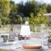 Lampe de table sans fil - LUMISKY - STANDY MINI Olive - H25 cm - Pied en acier vert olive - LED blanc chaud et blanc – Image 2