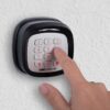 Clavier a code sans fil - SCS SENTINEL - CodeGate - Pour portail ou porte de garage - Portée 50m - Piles non fournies – Image 3